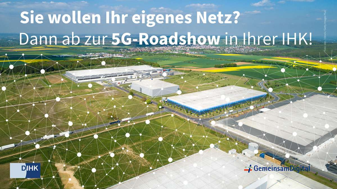 Luftaufnahme eines Industriegebietes | Textelement: "Sie wollen Ihr eigenes Netz? Dann ab zur 5G-Roadshow in Ihrer IHK!"