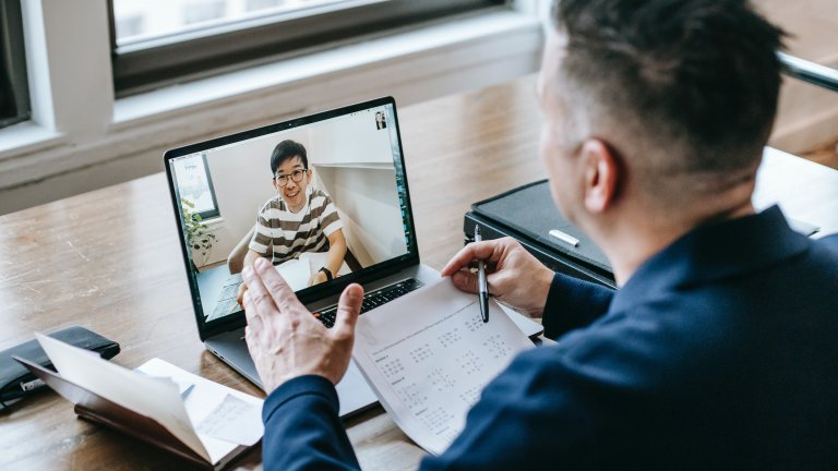 Onlinemeeting zwei Männer